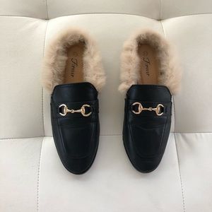 Leather loafers with fur